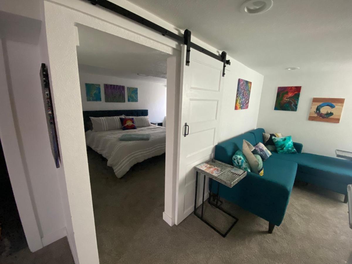 Artsy Platt Park Suite, Quick Mountain Access! デンバー エクステリア 写真