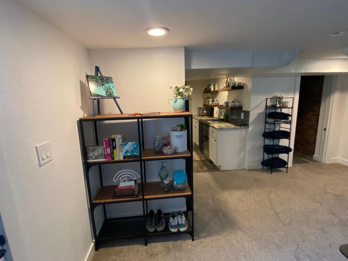 Artsy Platt Park Suite, Quick Mountain Access! デンバー エクステリア 写真