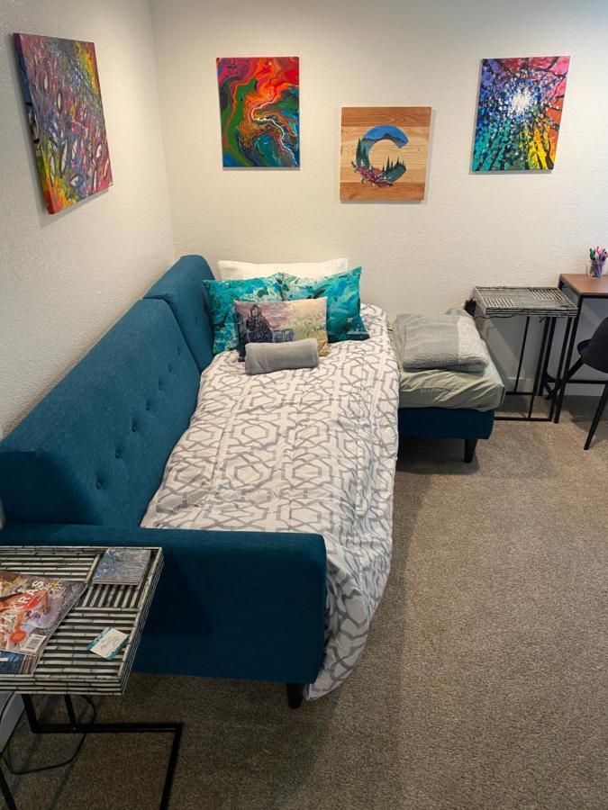 Artsy Platt Park Suite, Quick Mountain Access! デンバー エクステリア 写真